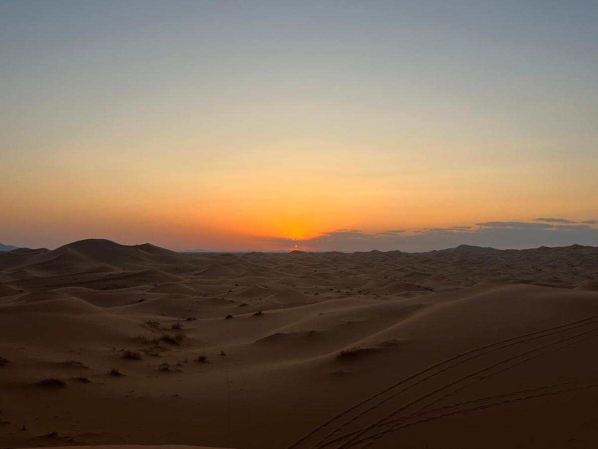 Enjoy Moda Camp Merzouga Tours- Camel Sunset Sunrise Quad Sunboarding Atv Экстерьер фото